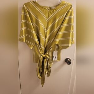 NWT Worthington wrap shirt made from satin for a regular-fit 💚